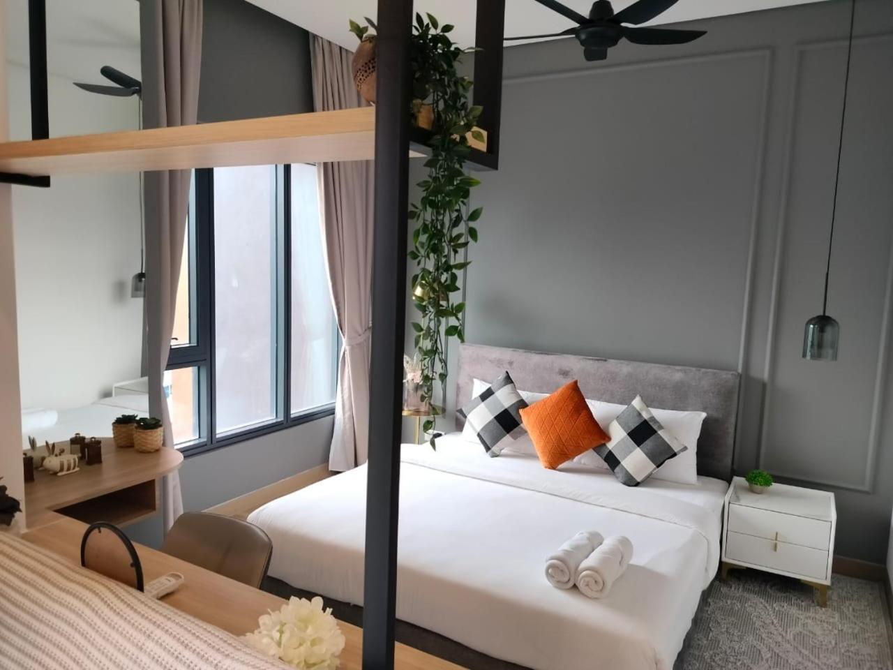 Lucentia Residence Has An Amazing Pool 쿠알라룸푸르 외부 사진
