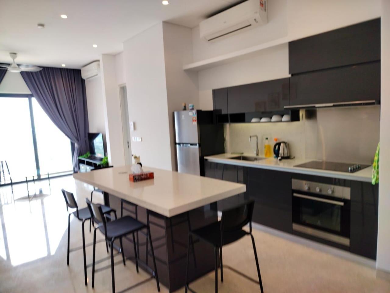 Lucentia Residence Has An Amazing Pool 쿠알라룸푸르 외부 사진