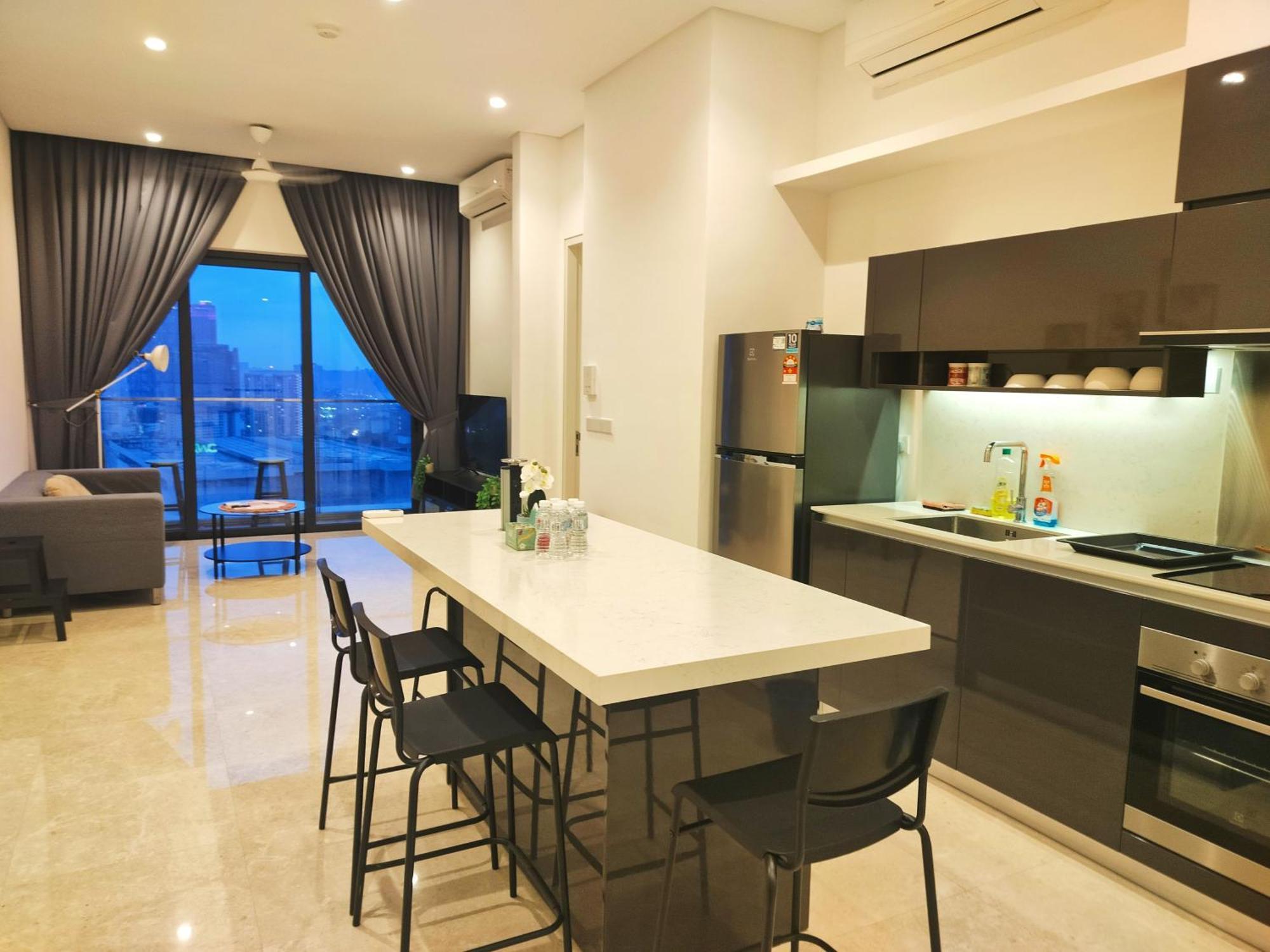 Lucentia Residence Has An Amazing Pool 쿠알라룸푸르 외부 사진