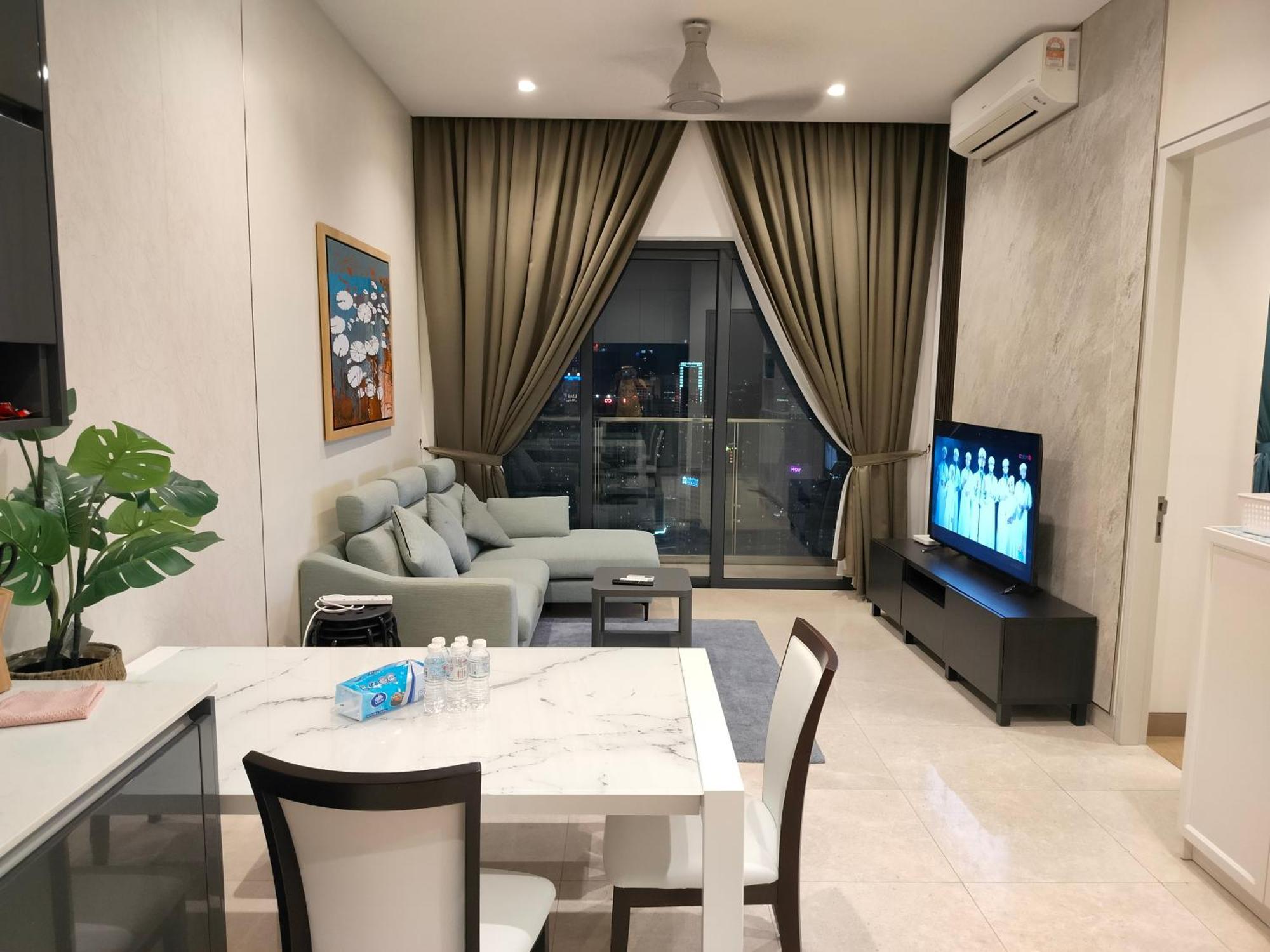 Lucentia Residence Has An Amazing Pool 쿠알라룸푸르 외부 사진