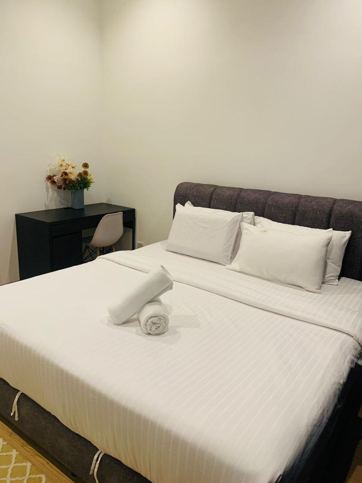 Lucentia Residence Has An Amazing Pool 쿠알라룸푸르 외부 사진