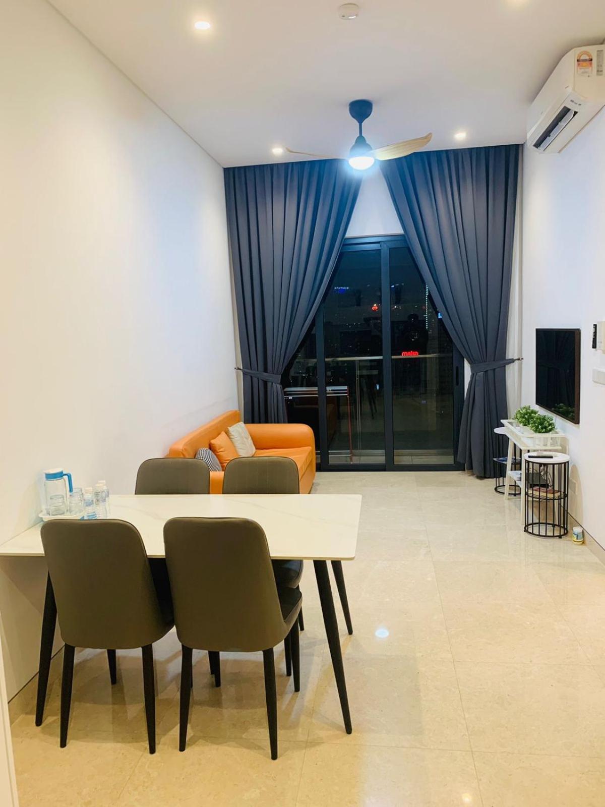 Lucentia Residence Has An Amazing Pool 쿠알라룸푸르 외부 사진