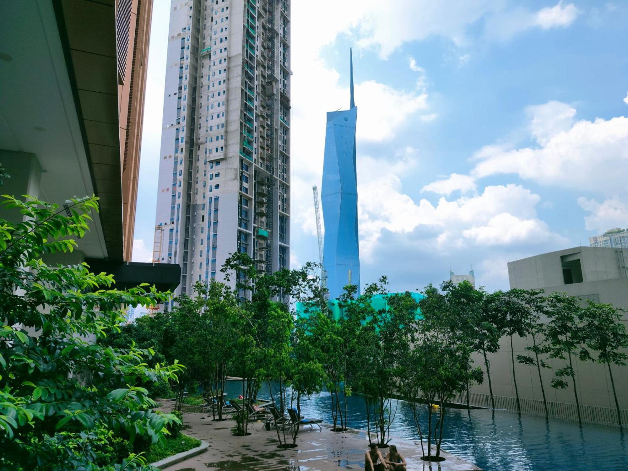 Lucentia Residence Has An Amazing Pool 쿠알라룸푸르 외부 사진