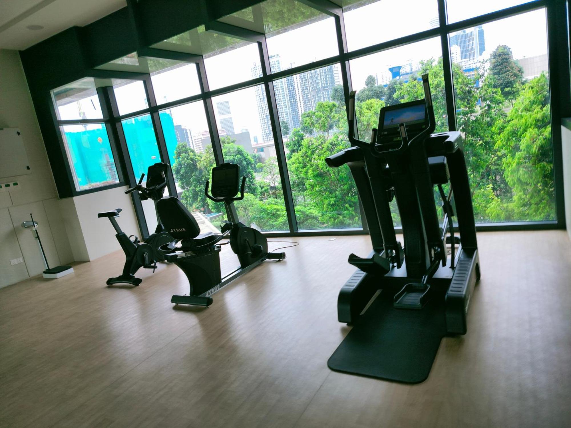 Lucentia Residence Has An Amazing Pool 쿠알라룸푸르 외부 사진